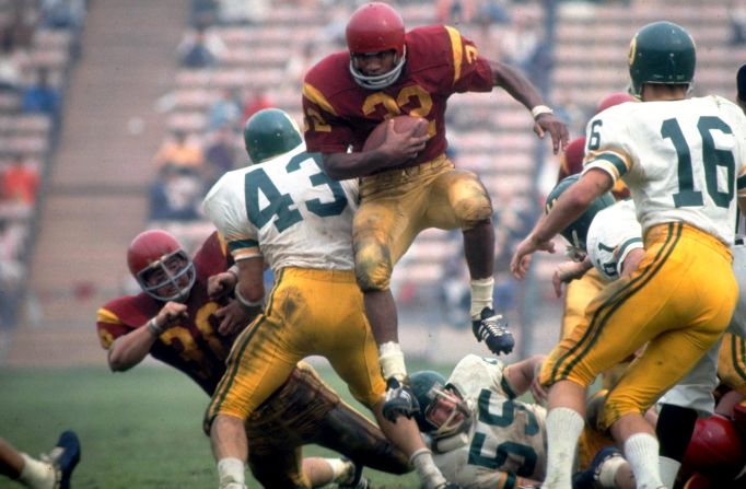 Simpson runs with the ball during a USC game in 1967.