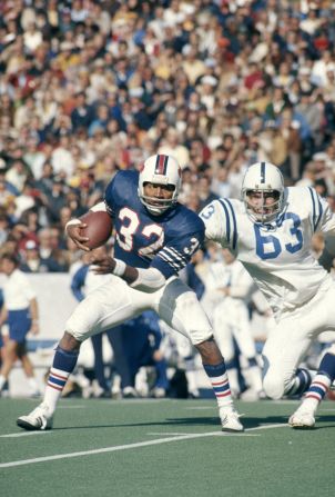 Simpson carries the ball during a Buffalo Bills game. The team took him as the first overall draft pick in 1969.