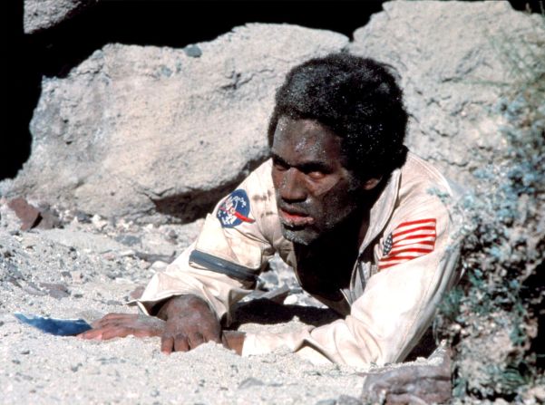 Simpson acts in a scene from the 1978 film "Capricorn One."