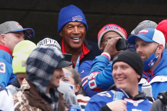 Simpson poses with fans prior to a Buffalo Bills game in 2021.