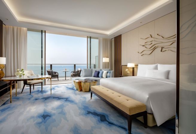 All room levels provide stunning views, either over The Palm, or The Gulf, pictured here in the King Seascape room.