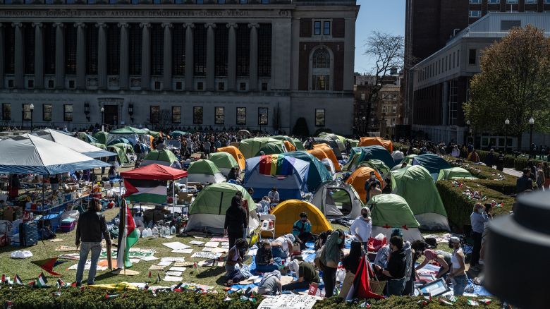 NEW YORK, NEW YORK - APRIL 23: Columbia University students participate in an ongoing pro-Palestinian encampment on their campus following last week's arrest of more than 100 protesters on April 23, 2024 in New York City. In a growing number of college campuses throughout the country, student protesters are setting up tent encampments on school grounds to call for a ceasefire in Gaza and for their schools to divest from Israeli companies.(Photo by Stephanie Keith/Getty Images)