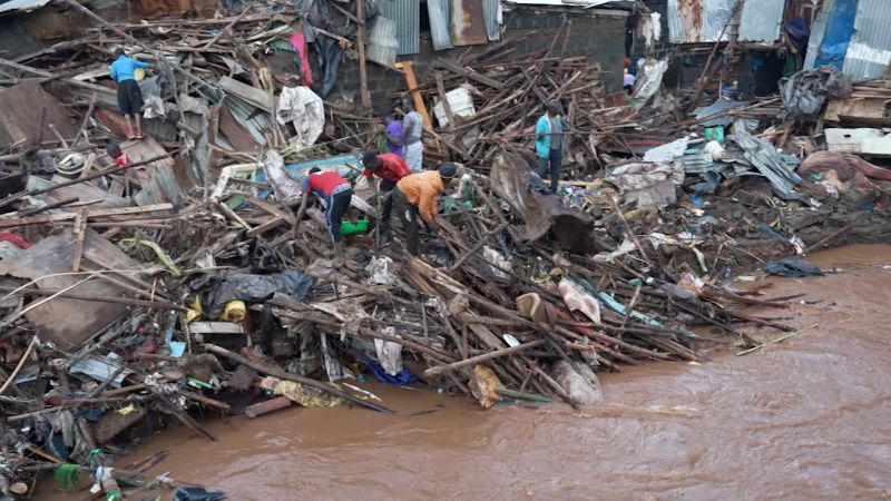 Kenyans collect what’s left of their homes after flash floods | CNN