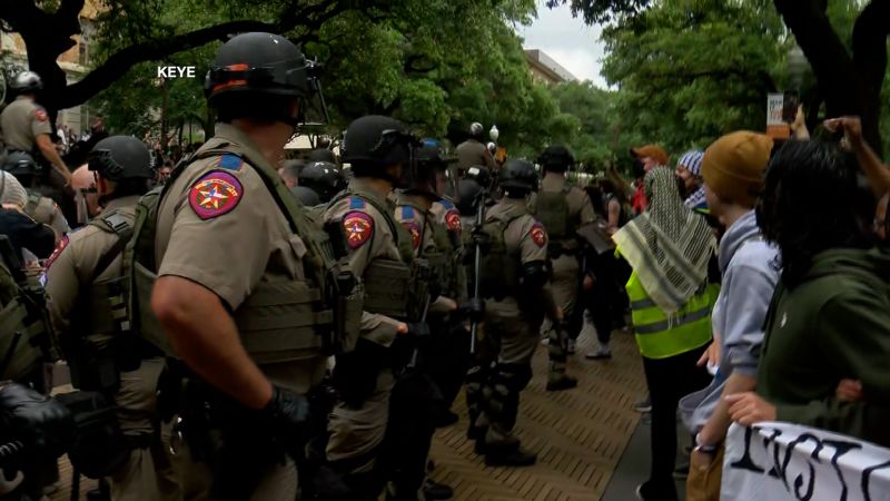 Video shows moment pro-Palestinian protesters disperse as police make way through UT campus | CNN
