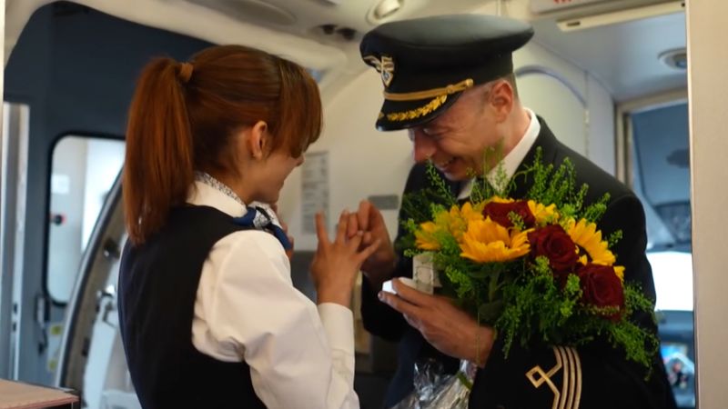 Pilot popping the question sends flight attendant running up the aisle