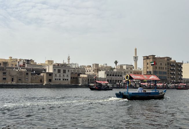 Both Al Shindagha and Al Fahidi sit on the west bank of Dubai Creek, and connect to the old neighborhood across the creek, Deira, via "abras" — small boats that traverse the estuary. 