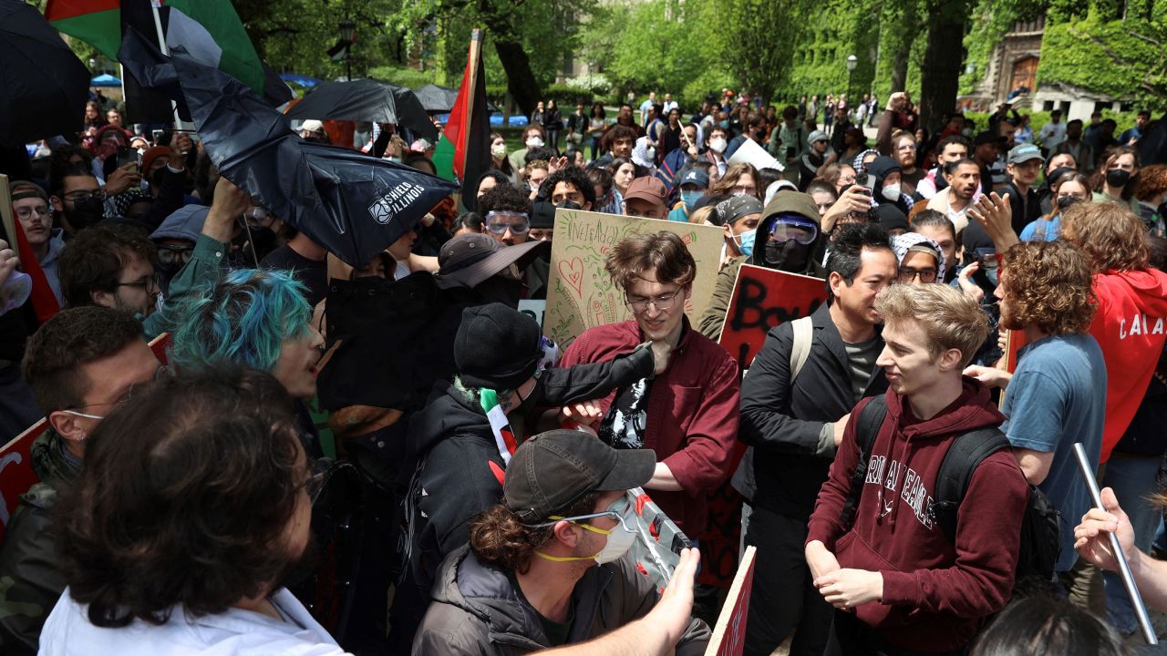 Pro-Palestinian protesters clash with counter-protesters during a rally on the campus of the University of Chicago in Illinois, on May 3, 2024. (Photo by Alex Wroblewski / AFP) (Photo by ALEX WROBLEWSKI/AFP via Getty Images)