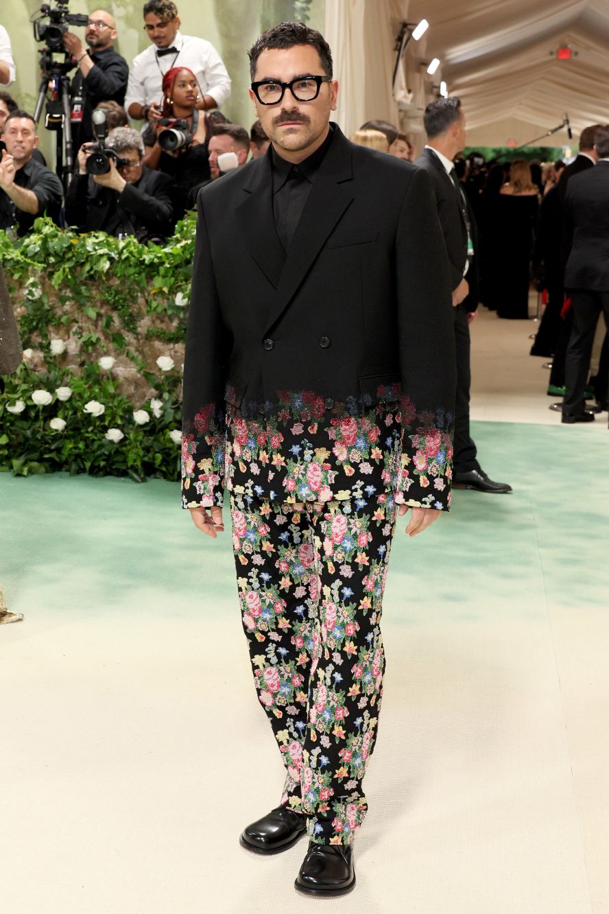 Dan Levy's Loewe look sees embroidered blooms fade into black.