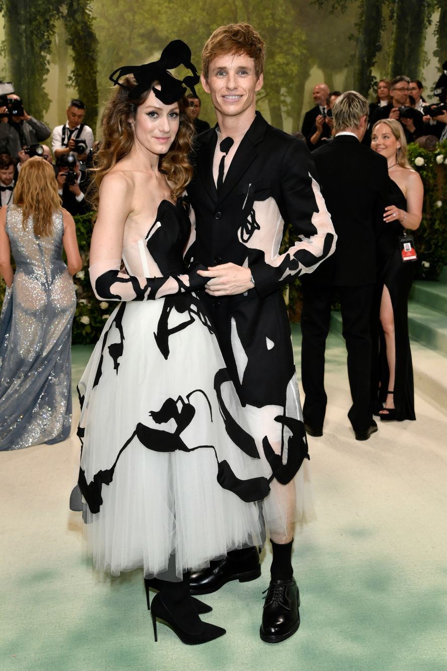 Hannah Bagshawe and Eddie Redmayne are in complementary looks by young London-based designer Steve O. Smith. 