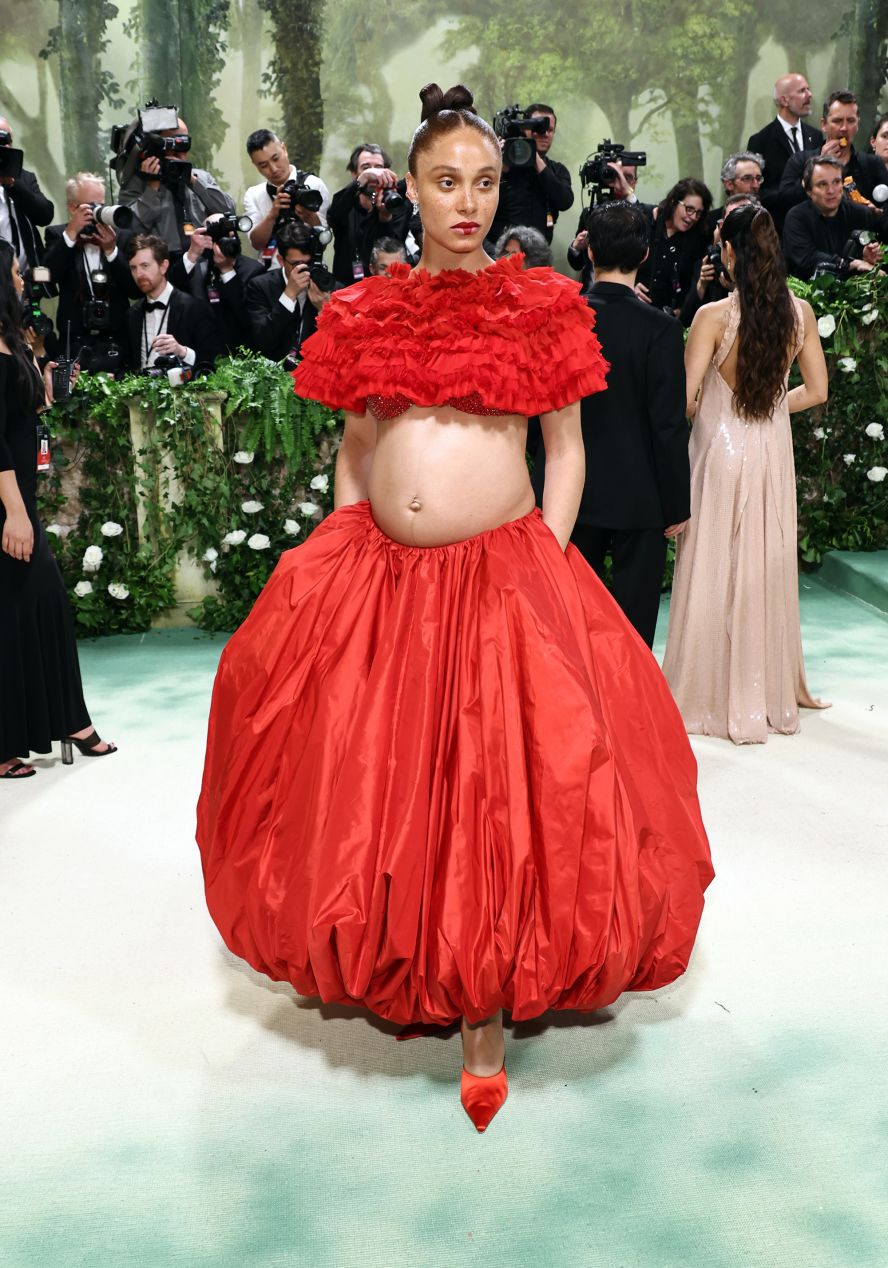 Adwoa Aboah revealed her baby bump in a scarlet ruffled crop top, balloon skirt and pointy shoes to match. 