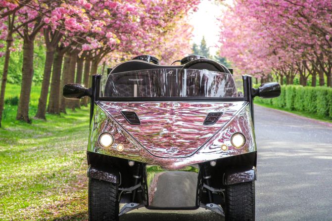 At the 2015 Geneva Motor Show, the Garia Mansory Prism was unveiled, a one-off model capable of accelerating to 40 kilometers per hour in under two seconds, thanks to Samsung lithium batteries and a collaboration with German Bugatti supplier Kussmaul.