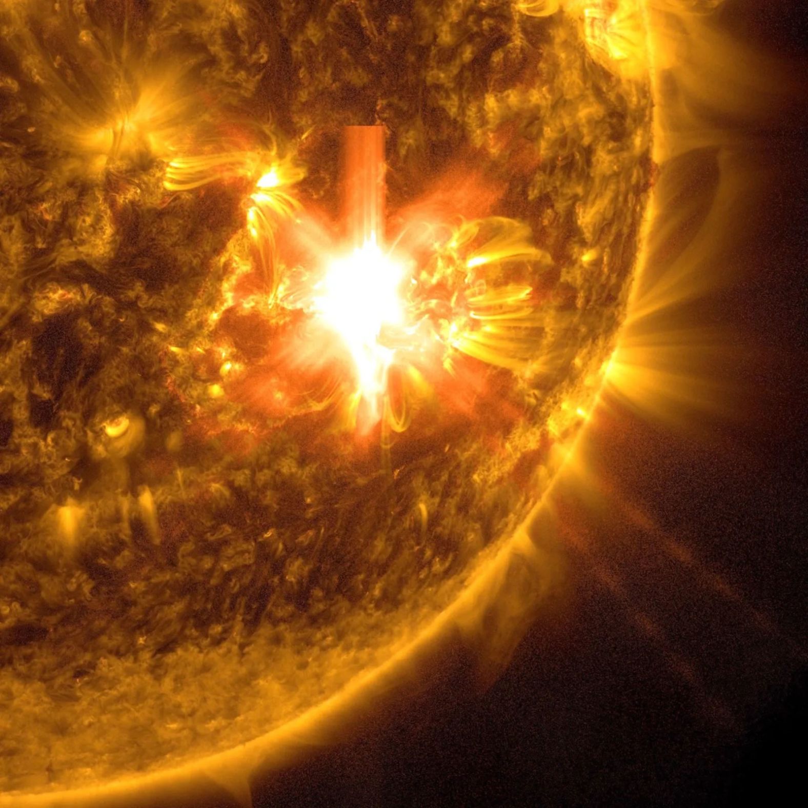 NASA's Solar Dynamics Observatory captured this image of a solar flare on Friday, May 10. <a href="index.php?page=&url=https%3A%2F%2Fwww.cnn.com%2F2024%2F05%2F14%2Fus%2Fsun-strongest-solar-flare-cycle%2Findex.html" target="_blank">Solar flares</a> usually take place in active regions of the sun that include the presence of strong magnetic fields.