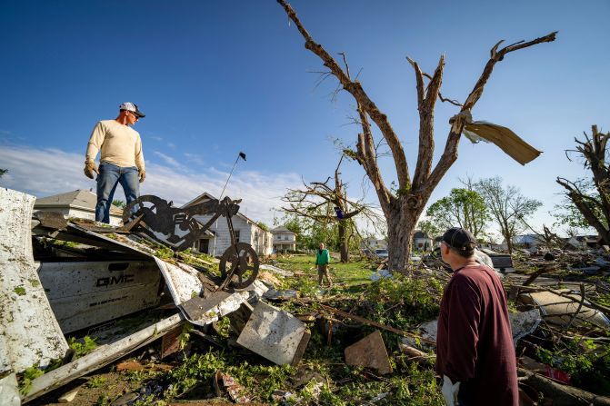 Start your week smart: Trump booed, Deadly landslide, Severe weather ...