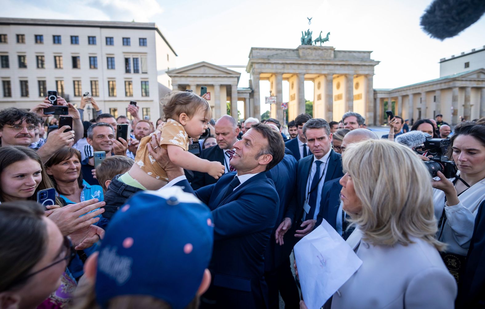 Brigitte Macron Baby Pictures: Uncovering Early Glimpses Of A Public Figure