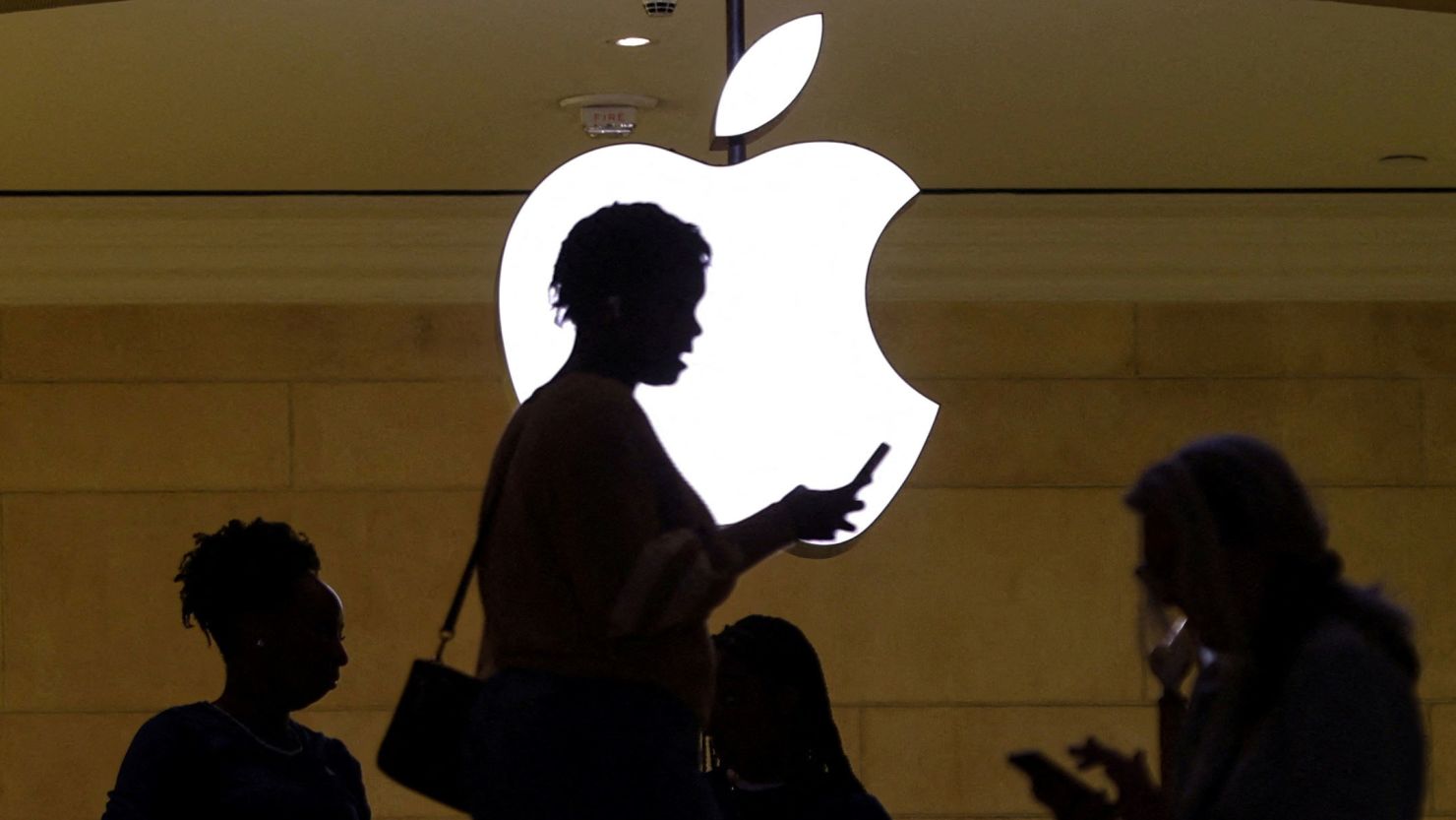 Apple Invests $500 Billion in US Facilities, Creating 20,000 Jobs
