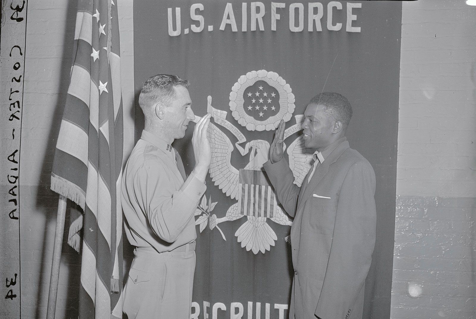 Mays is sworn into the US Army by Capt. William F. Donegan on May 19, 1952.