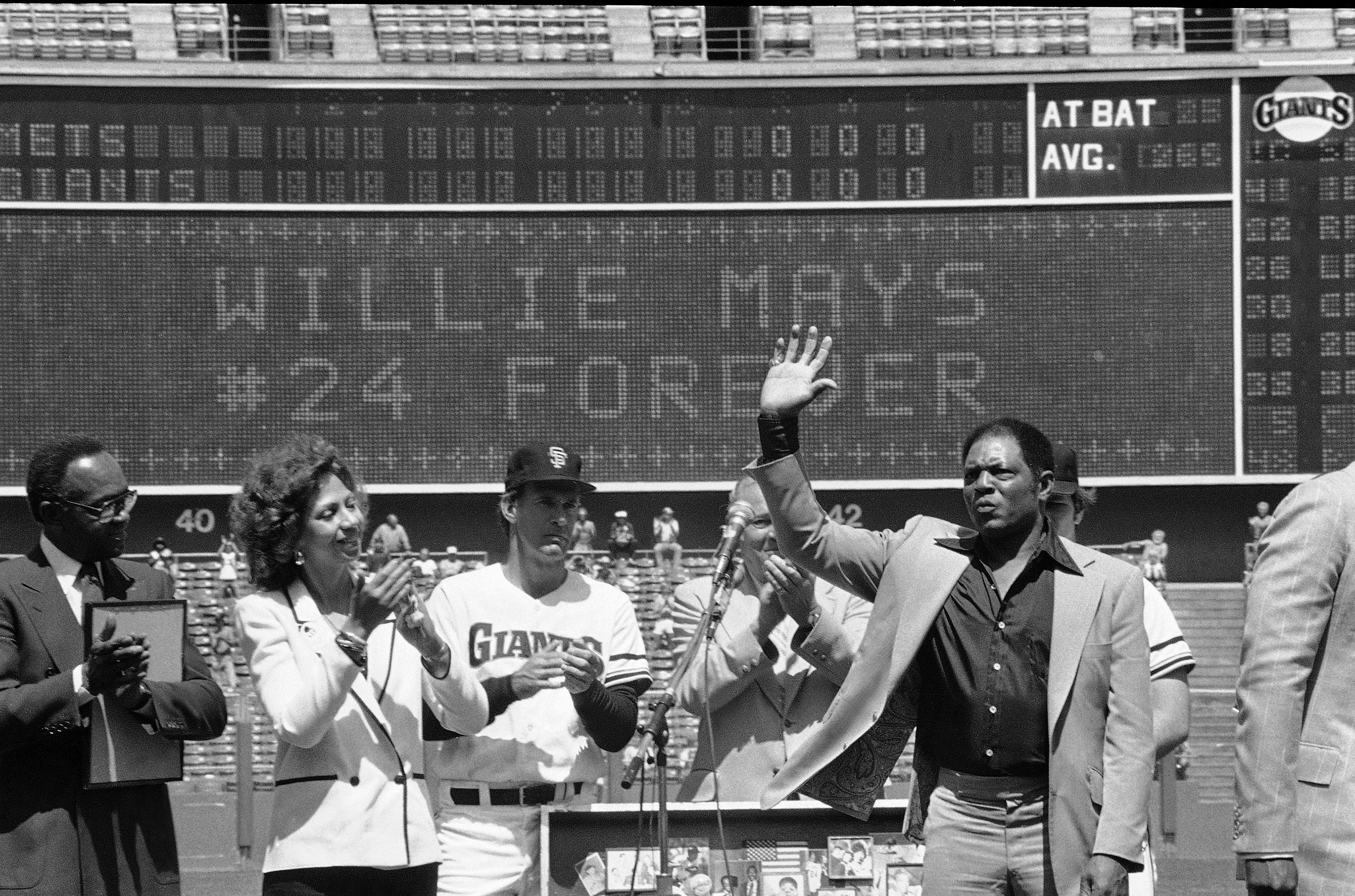 Mays waves as the San Francisco Giants retire his No. 25 jersey.