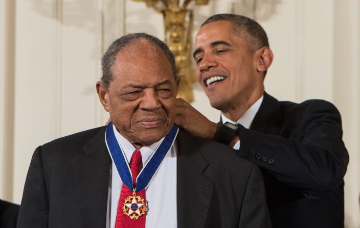 President Barack Obama presents the Presidential Medal of Freedom, the nation's highest civilian honor, to Mays at the White House in Washington, DC, on November 24, 2015.