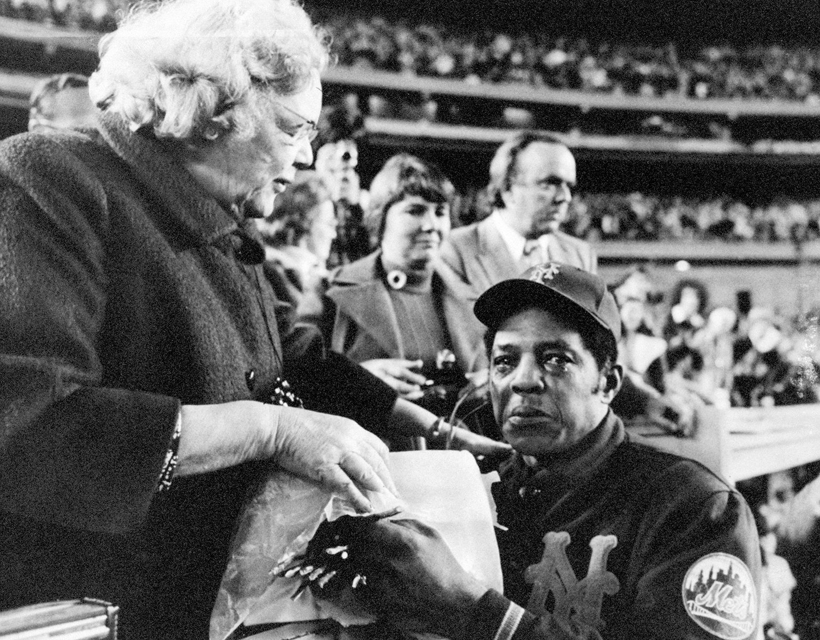 Mays bids farewell during a ceremony at Shea Stadium in 1973.