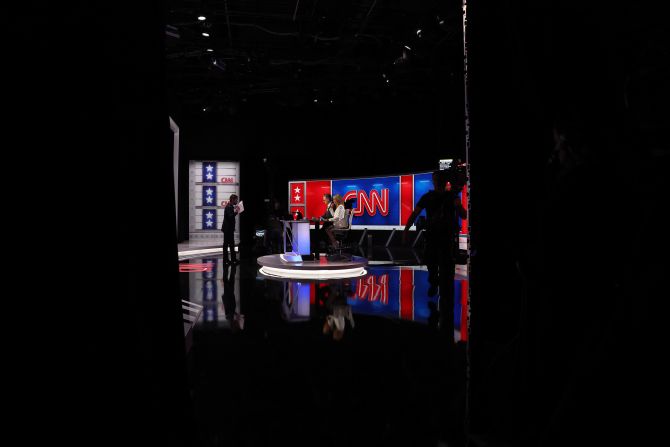 Tapper and Bash prepare for the debate on Thursday.