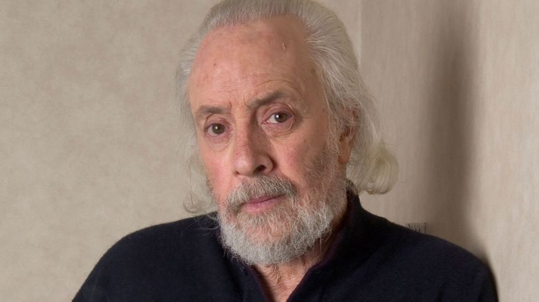 FILE - Screenwriter Robert Towne poses at The Regency Hotel, March 7, 2006, in New York. Towne, the Oscar-winning screenplay writer of "Shampoo," "The Last Detail" and other acclaimed films whose work on "Chinatown" became a model of the art form and helped define the jaded allure of his native Los Angeles, died Monday, July 1, 2024, surrounded by family at his home in Los Angeles, said publicist Carri McClure. She declined to comment on any cause of death. (AP Photo/Jim Cooper, File)