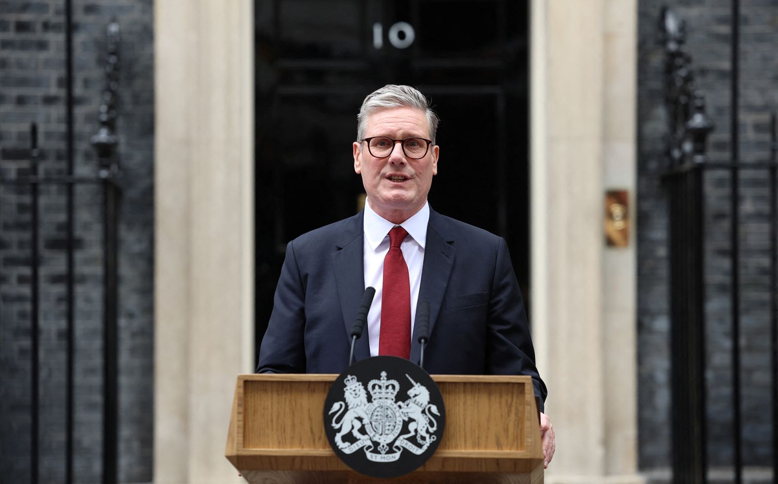 Starmer delivers <a href="index.php?page=&url=https%3A%2F%2Fwww.cnn.com%2Fworld%2Flive-news%2Fuk-general-election-results-2024-intl%23h_6e35ab143f285dd6e933d469860ddc09" target="_blank">his first speech as prime minister</a> outside No. 10 Downing Street. "You have given us a clear mandate, and we will use it to deliver change, to restore service and respect to politics, end the era of noisy performance, tread more lightly on your lives, and unite our country," Starmer said.