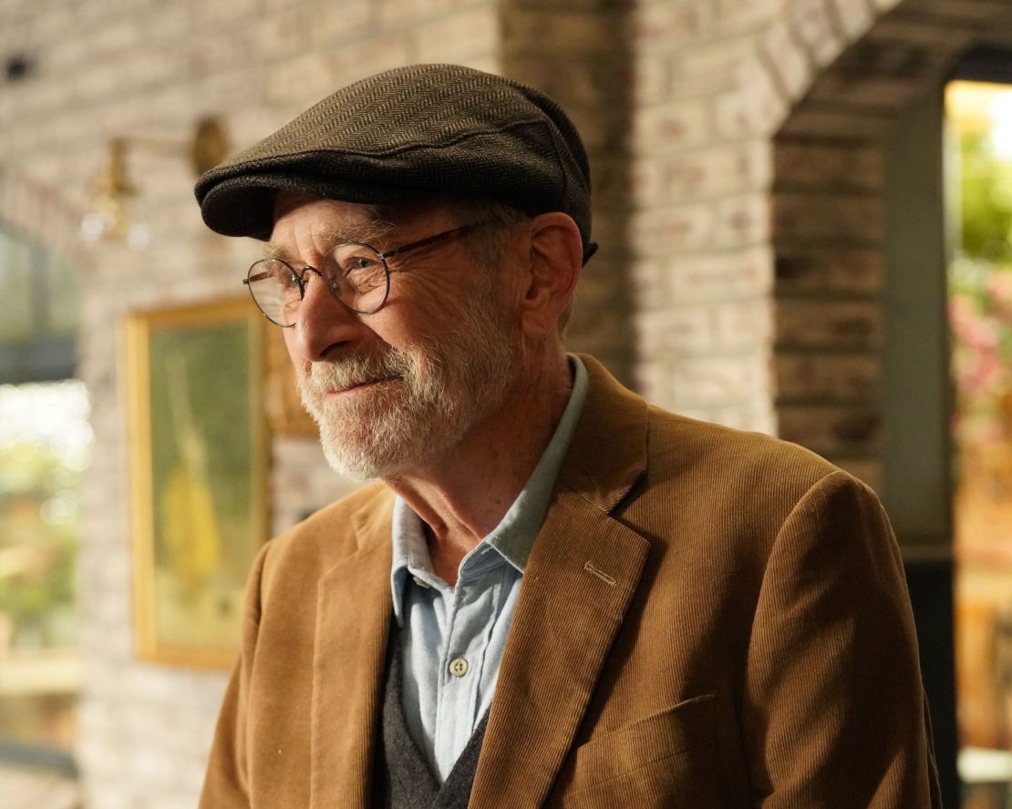 Martin Mull, un veterano actor de carácter que apareció en más de un centenar de películas y programas de televisión, incluyendo "Roseanne", "Veep" y "Mary Hartman, Mary Hartman", murió el 27 de junio de 2024, según compartió su hija en una publicación en redes sociales. Tenía 80 años.