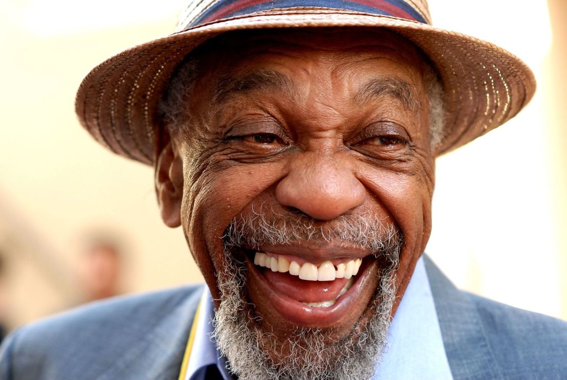 Bill Cobbs, veterano actor de Hollywood conocido por papeles en "Demolition Man", "That Thing You Do!" y "Air Bud", entre muchos otros, falleció el 25 de junio de 2024, según informó un familiar. Tenía 90 años.