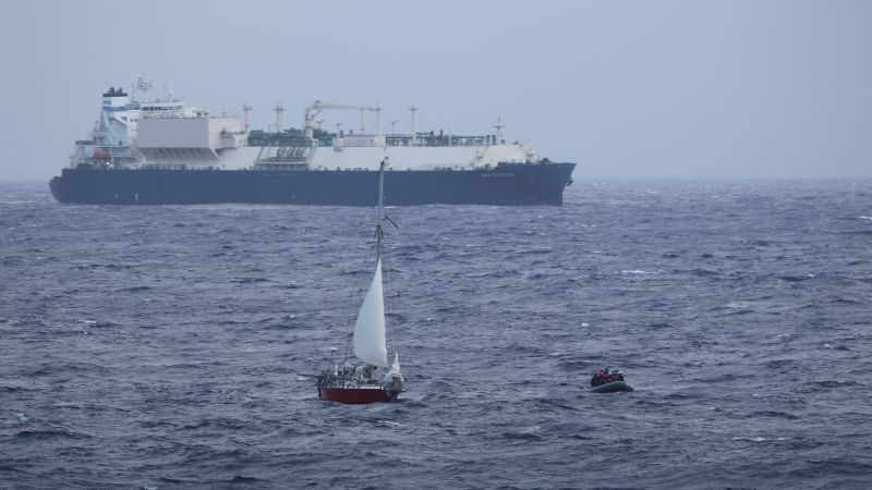 Coast Guard Rescues Family from Sailboat