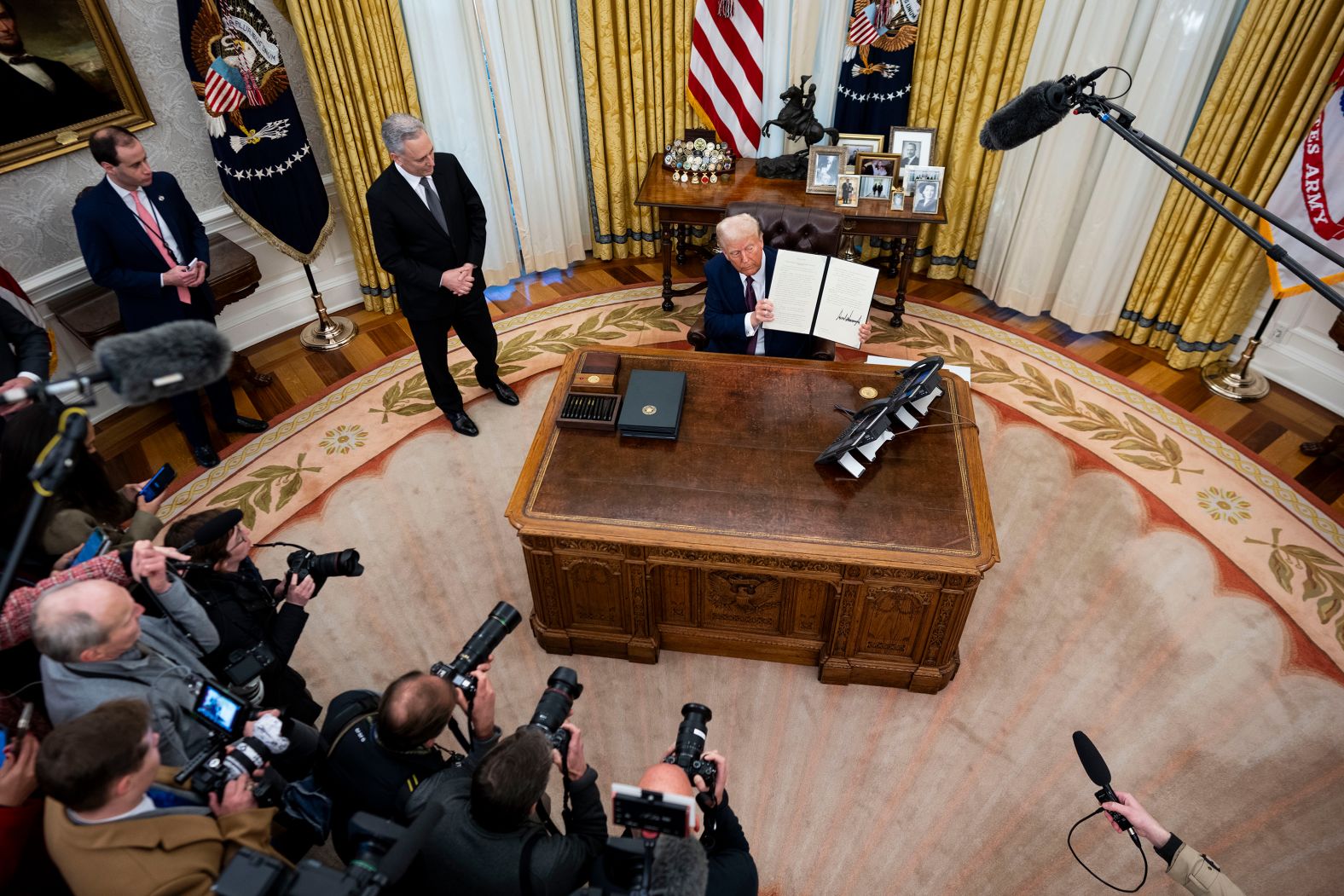 US President Donald Trump signs executive orders in the White House Oval Office on Thursday, January 23. <a href="index.php?page=&url=https%3A%2F%2Fwww.cnn.com%2Fpolitics%2Flive-news%2Ftrump-presidency-news-01-23-25%23cm69b1q3z000i3b5vdyrcf585">Trump has wasted no time</a> in taking his first steps to enact his sweeping agenda and transform the federal government.