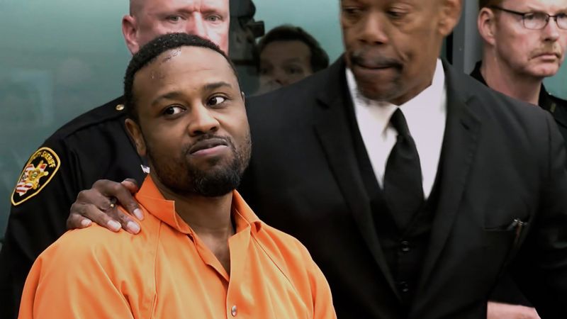 https://media.cnn.com/api/v1/images/stellar/prod/250506-rodney-hinton-bond-hearing-hor-00-00-36-23-still001.jpg?c=16x9&q=w_800,c_fill
