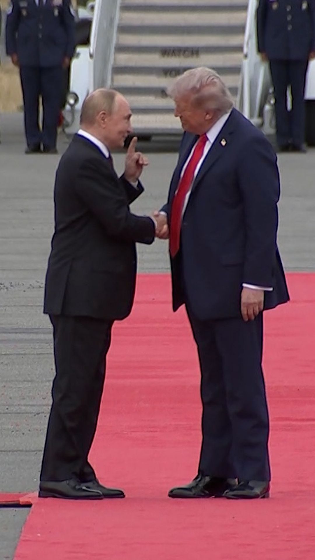 250815_PutinTrumpArrival_Vertical_1.00_00_27_08.Still001.jpg