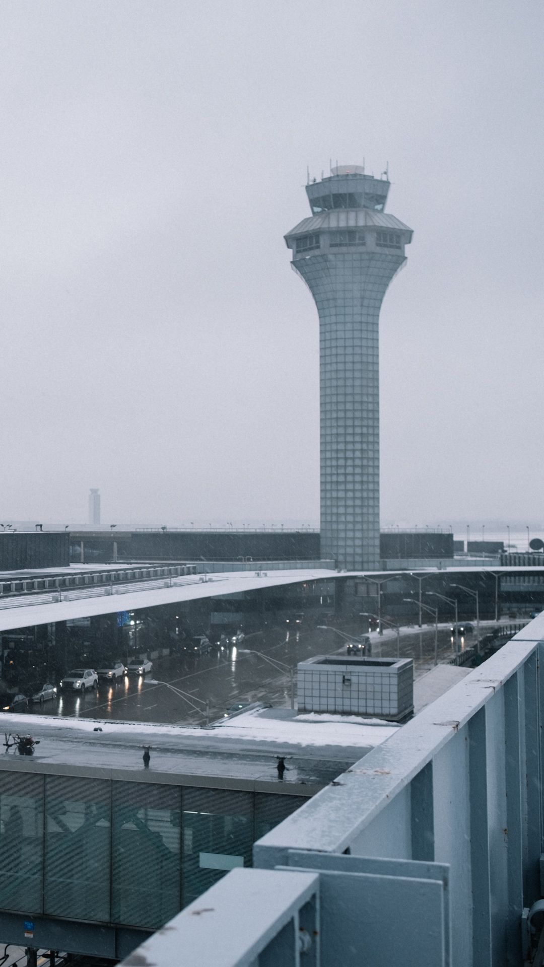 251007_MunteanAirTrafficClean.jpg