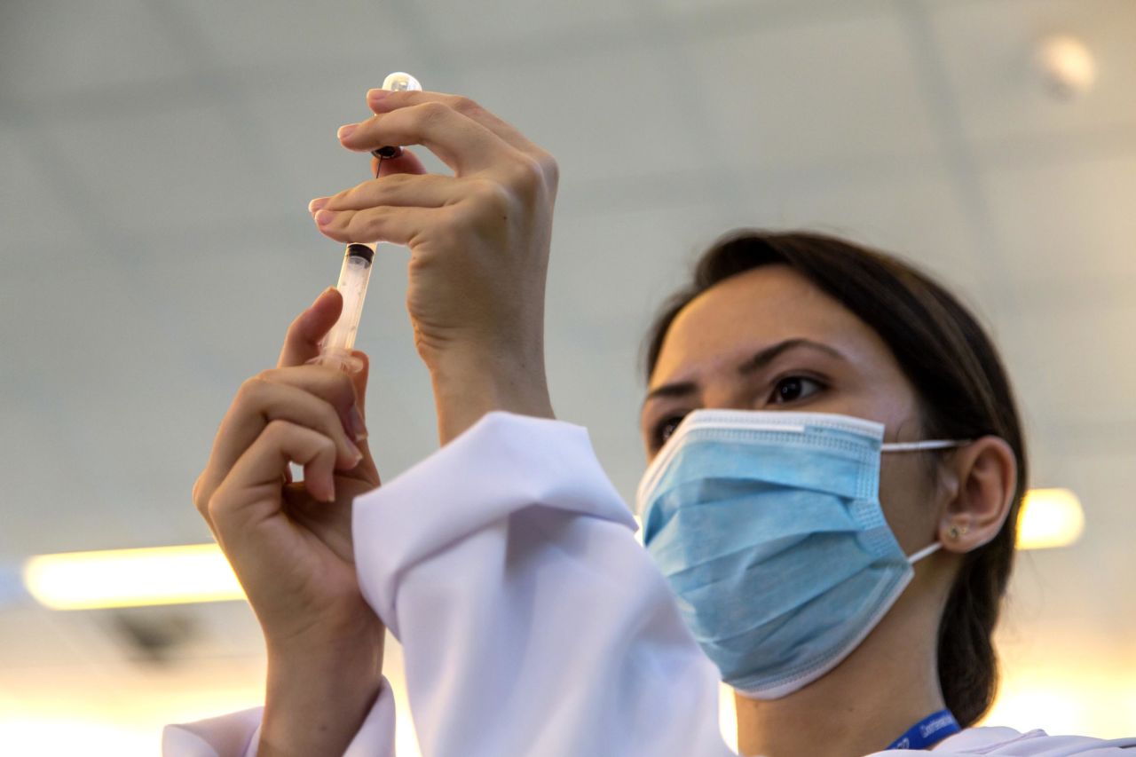 A nurse prepares a shot of the vaccine produced by China’s Sinovac Biotech, at a hospital in S?o Paulo, Brazil, on Sunday. 