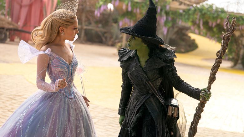 L to R: Ariana Grande is Glinda and Cynthia Erivo is Elphaba in WICKED FOR GOOD, directed by Jon M. Chu.