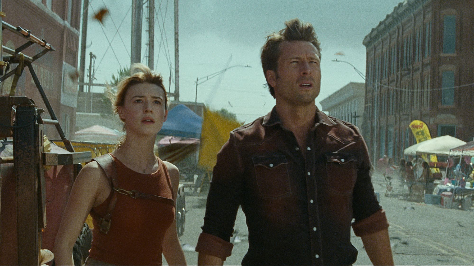 Daisy Edgar-Jones and Glen Powell find themselves swept up in tornado mayhem in "Twisters."