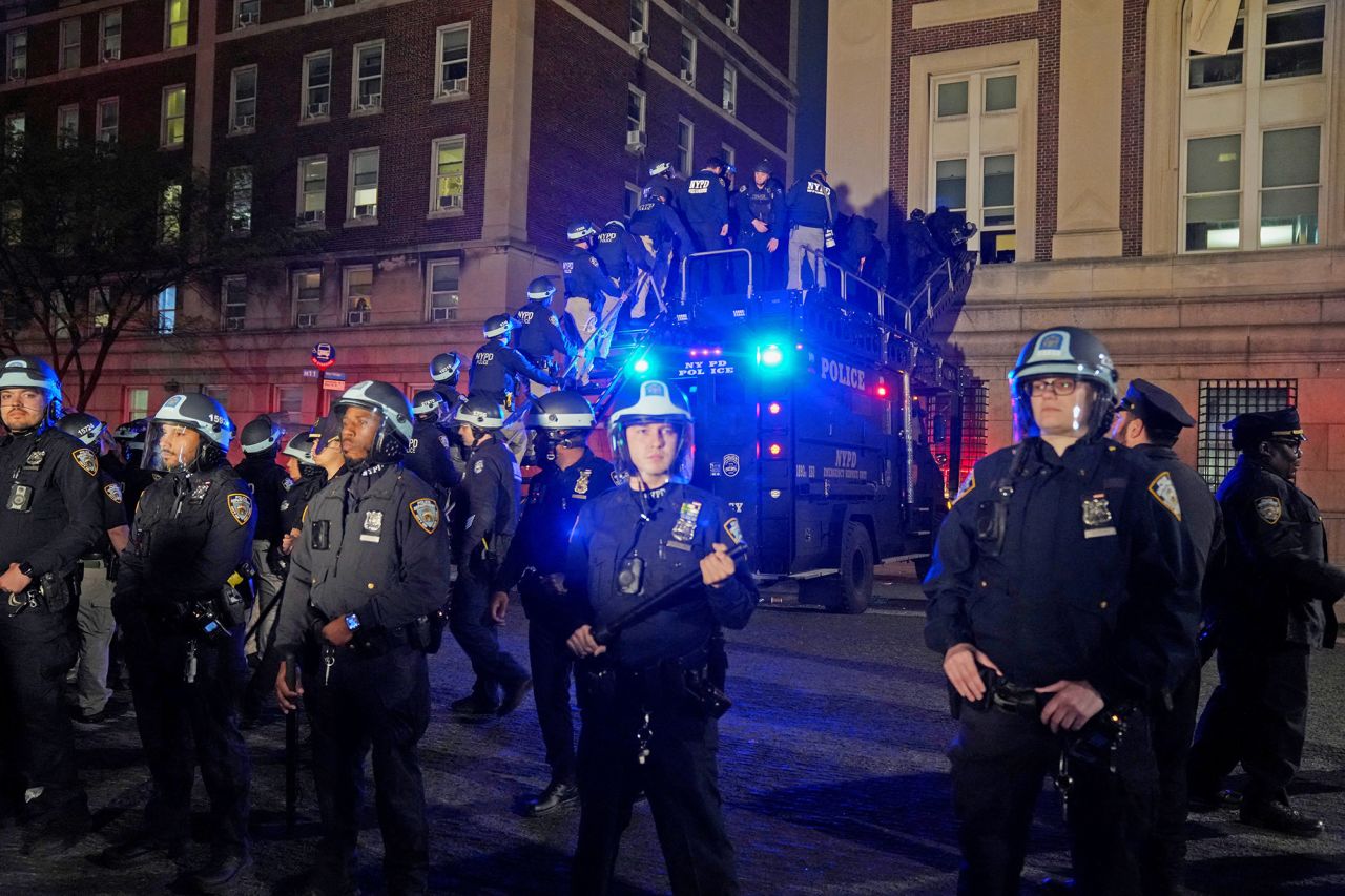 Police enter Hamilton Hall on the Columbia University campus in New York City on April 30. 