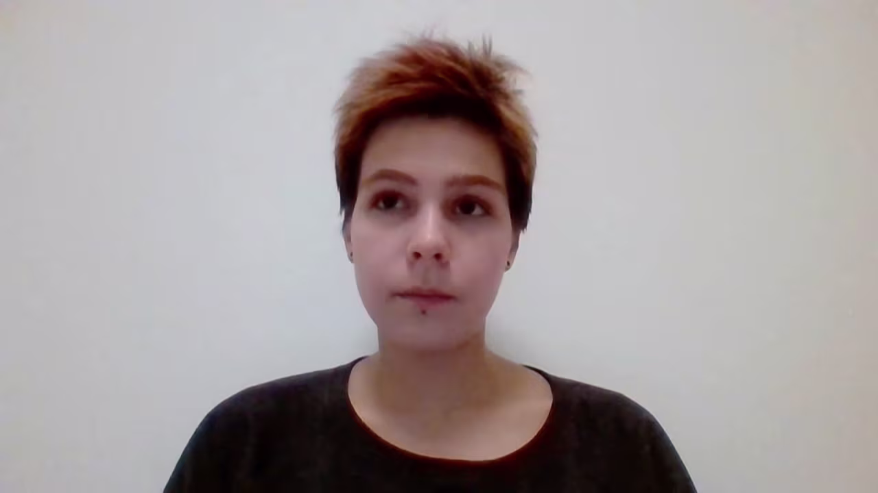 17-year-old Yuliia Karpenko describes how she and her family lived in the besieged city of Mariupol. 