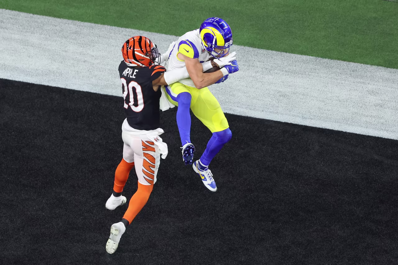 Los Angeles Rams wide receiver Cooper Kupp catches a touchdown in the fourth quarter.