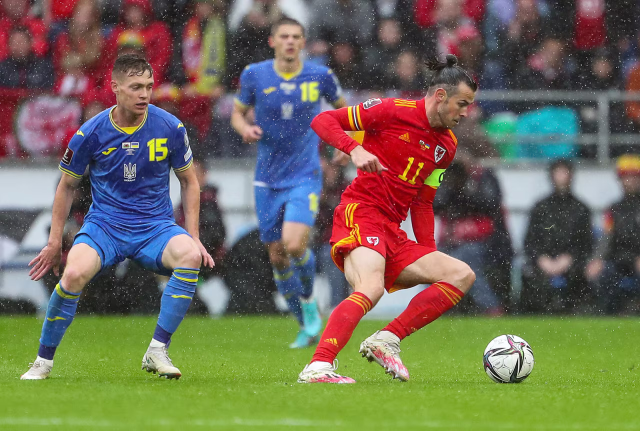 Wales' striker Gareth Bale (R) fights for the ball with Ukraine's midfielder Viktor Tsygankov during the FIFA World Cup 2022 play-off final qualifier football match between Wales and Ukraine at the Cardiff City Stadium in Cardiff, south Wales, on June 5.