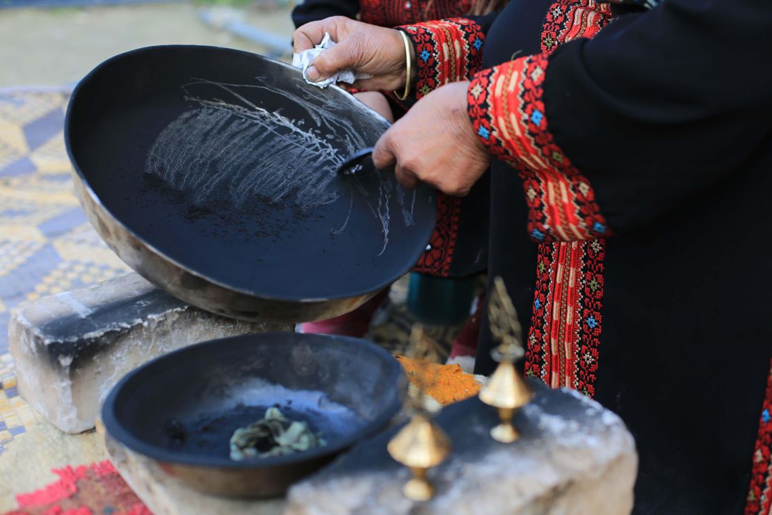 Hadeya Qudaih makes and sells traditional kohl eyeliner for medical and cosmetic purposes (photograph taken in February 2020).