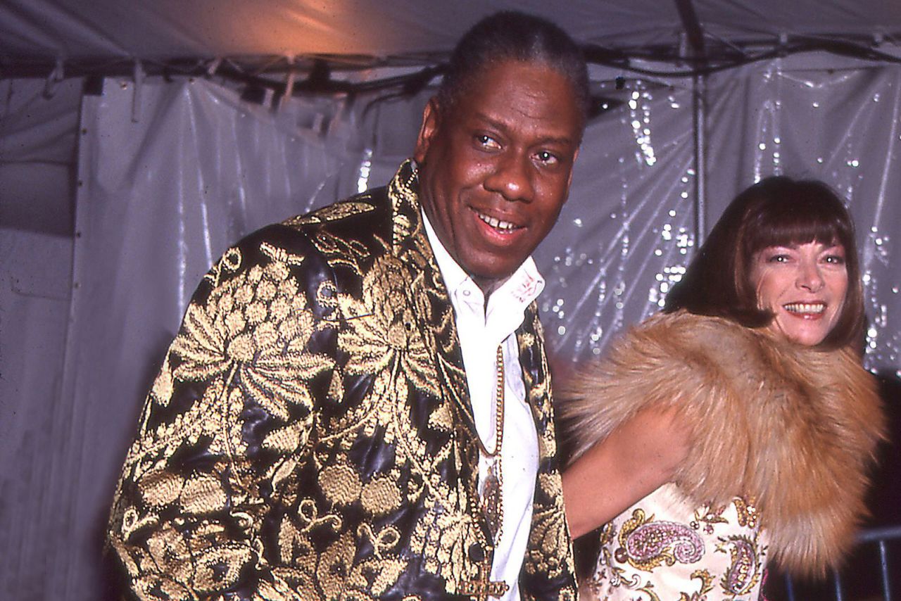 Andre Leon Talley and Anna Wintour arrive at the Mat Gala in 1999.