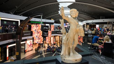 2DC11N4 Rome. Italy. Ancient Roman statue on display at Roma Fiumicino Leonardo da Vinci International Airport. (Aeroporto internazionale Leonardo da Vinci).