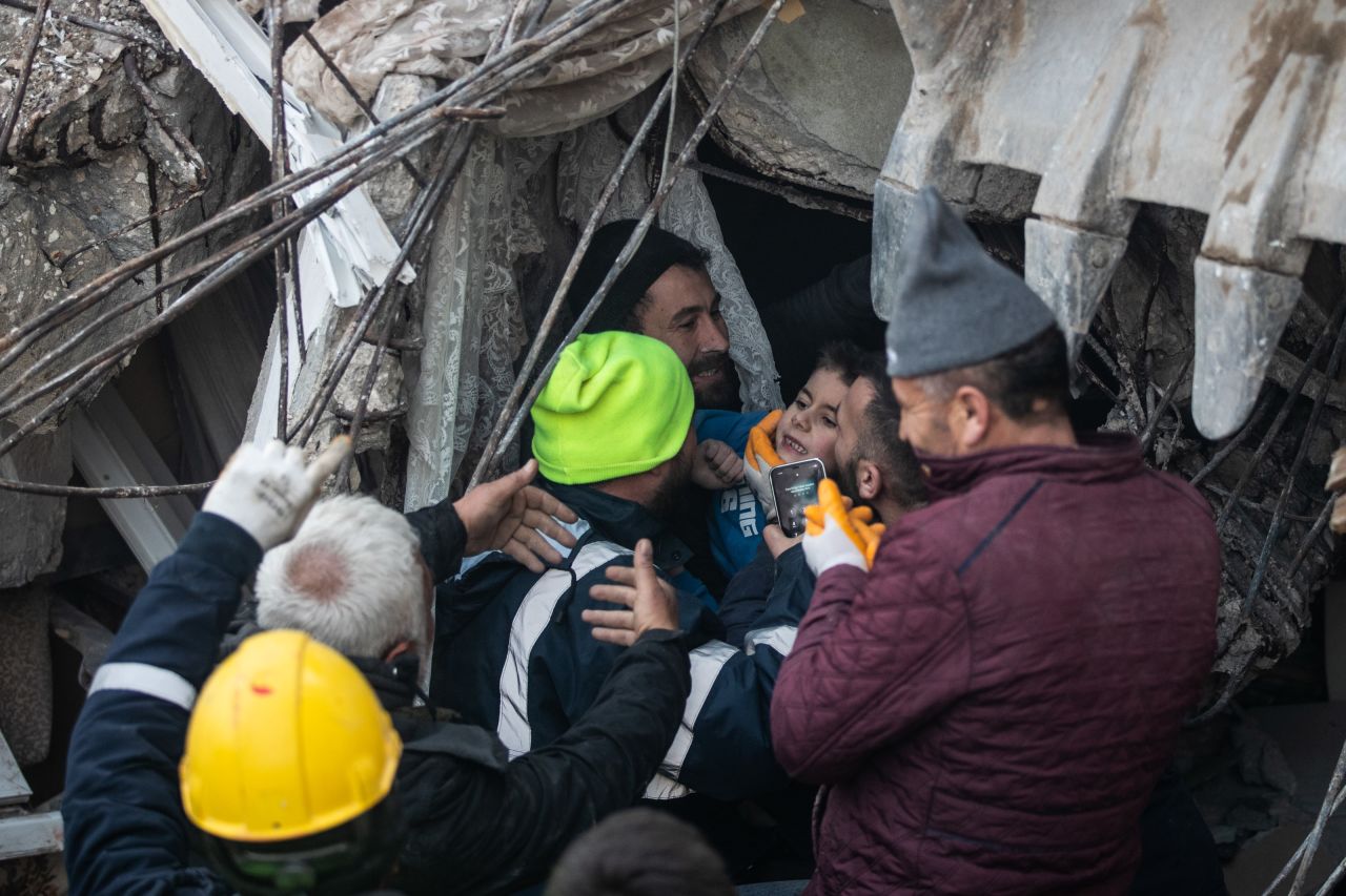 The moment Cakmak was pulled from the destroyed building.