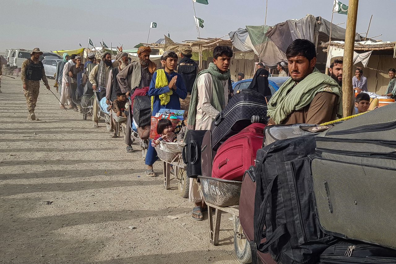 Afghan nationals queue up at the Pakistan-Afghanistan border crossing point in Chaman, on August 17. 