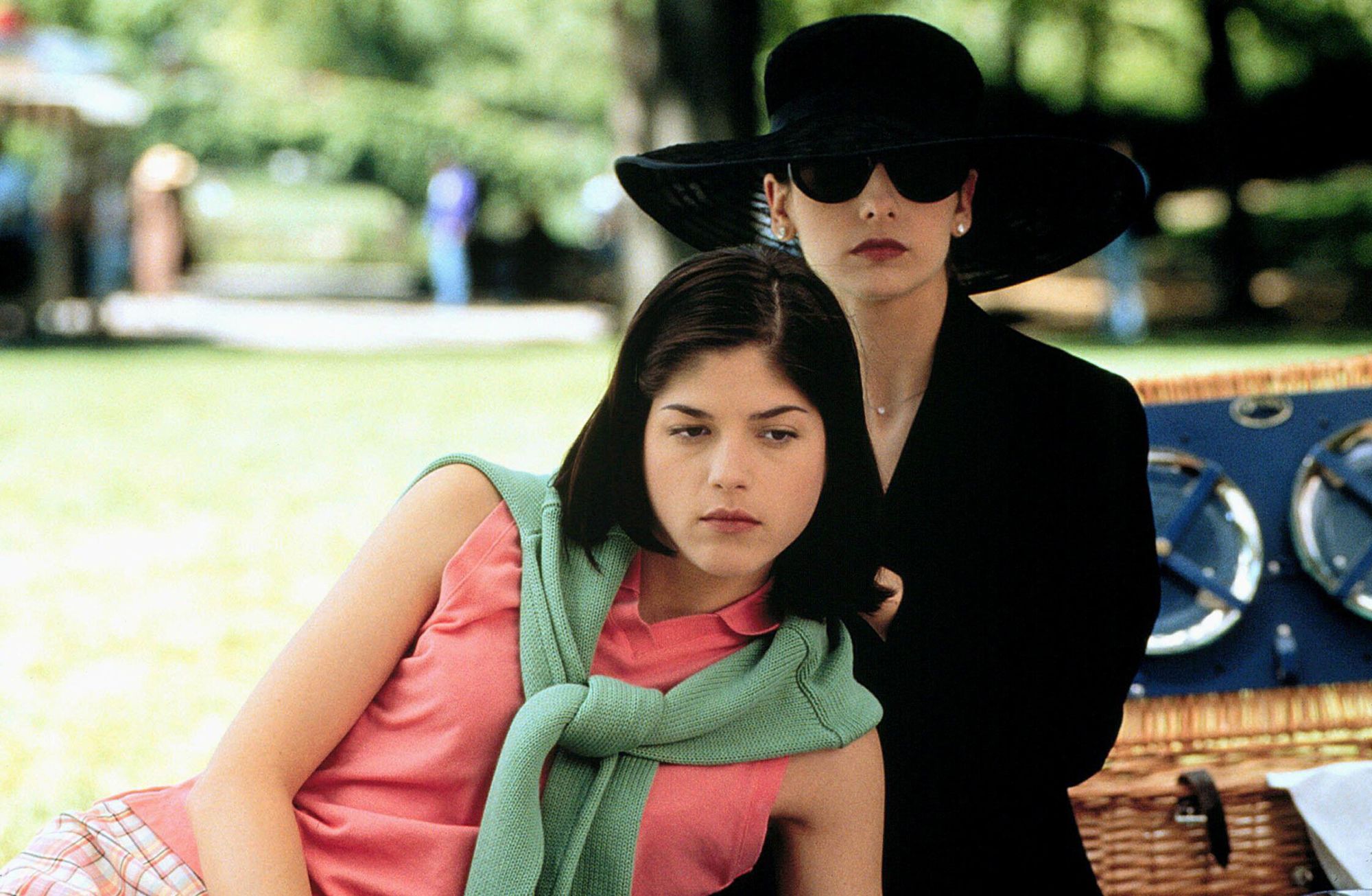 The power play between Kathryn (played by Sarah Michelle Gellar) and Cecile (Selma Blair) is only enriched by their styling in the 1999 movie Cruel Intentions.