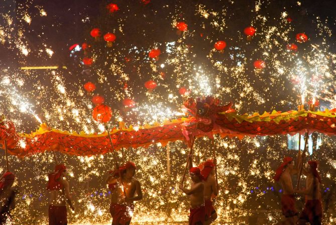 The Tongliang Fire Dragon in Chongqing province is one of the grandest fire dragon dance performances of them all. As droplets of molten iron rain down, the shadow of the fire dragon swirls around majestically.