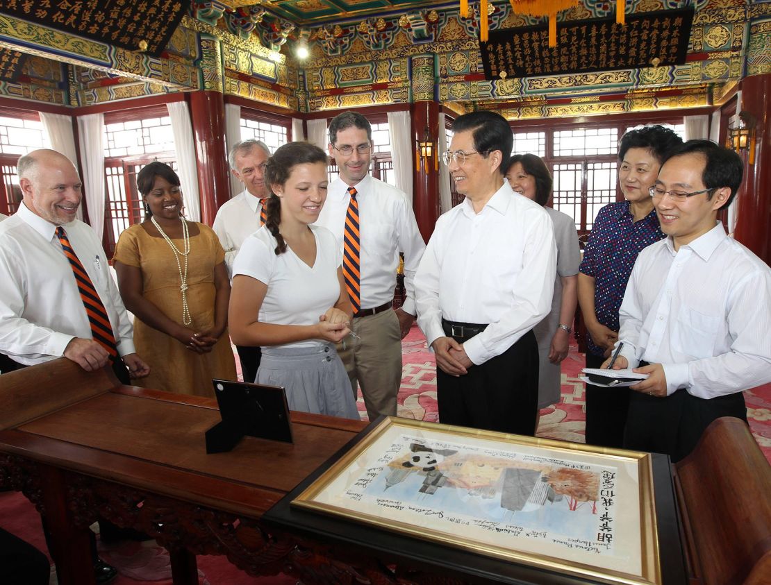 Chinese leader Hu Jintao (center) receives a gift from students and teachers of Chicago's Walter Payton College Preparatory high school in Zhongnanhai on July 15, 2011.
