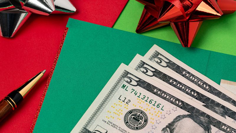 How much to tip this holiday