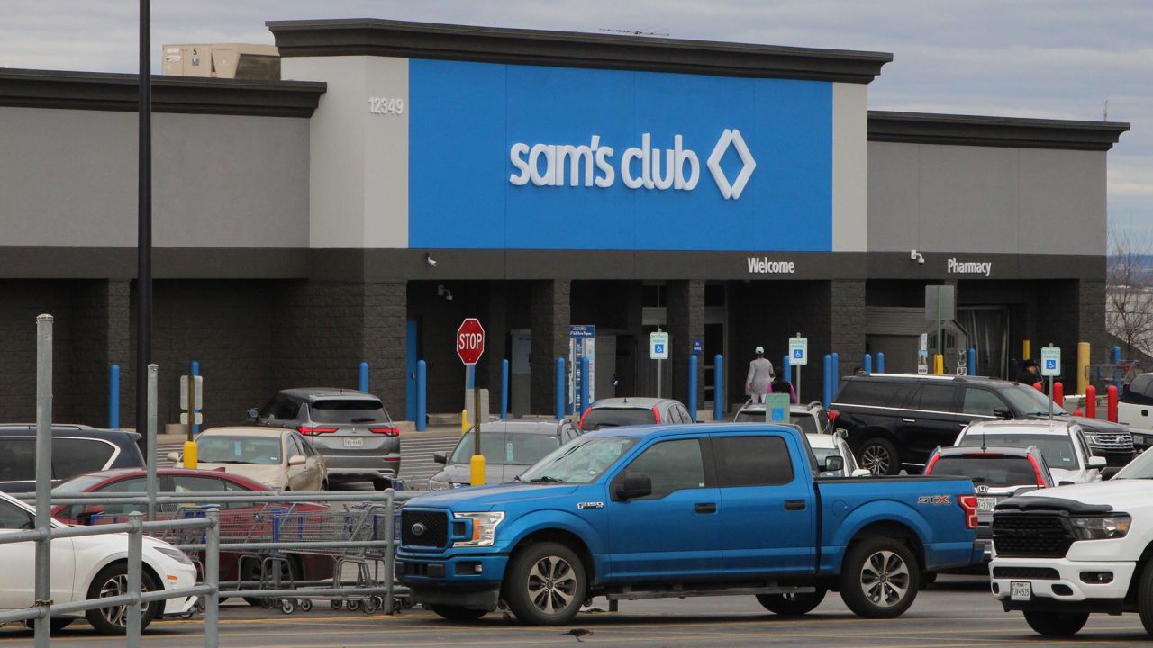 Sam's Club has more than 600 stores.